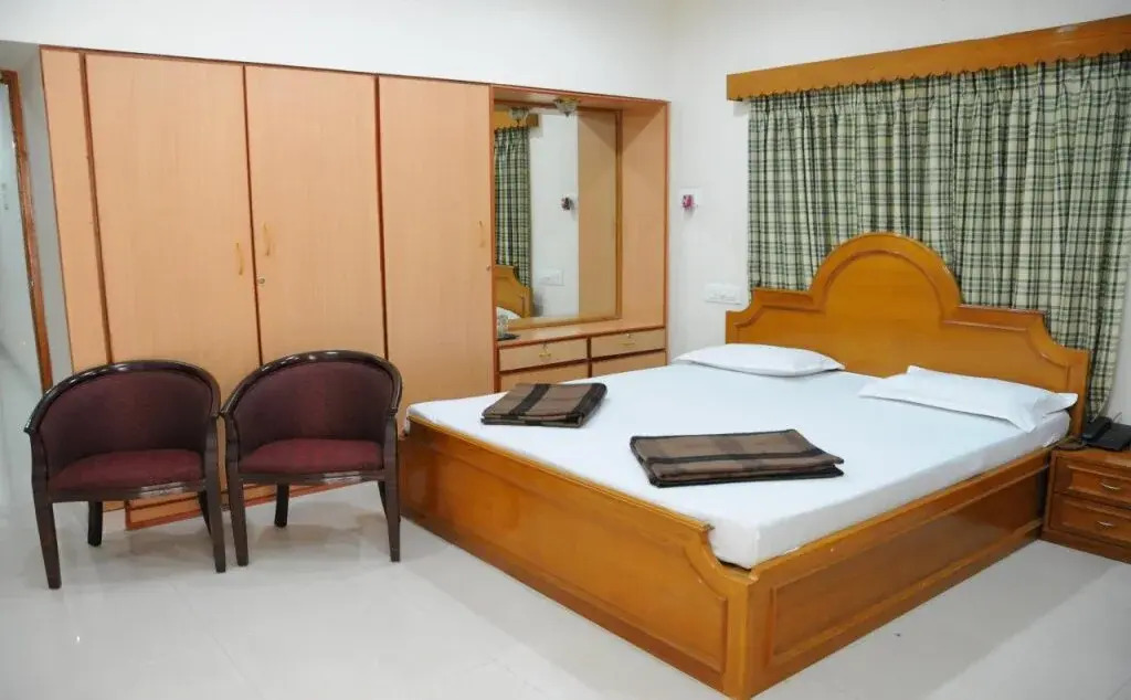 Lloyds Guest House, North Boag Road, T. Nagar