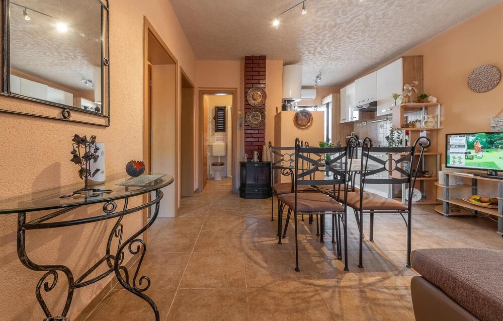 Awesome Home in Vrsi With 2 Bedrooms and Wifi