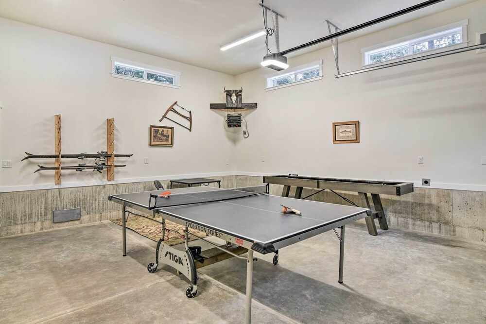 Family-Friendly Packwood Retreat w/ Deck