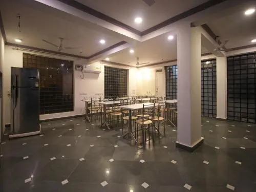 OYO 7785 Noida Castle