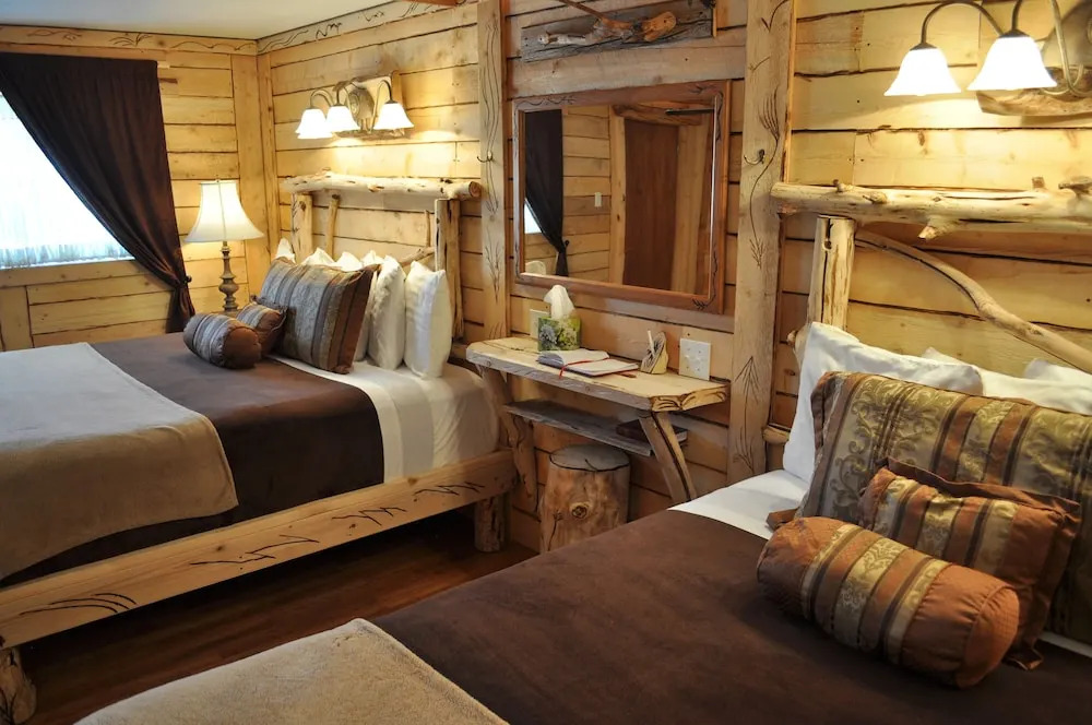 The Cedaredge Lodge