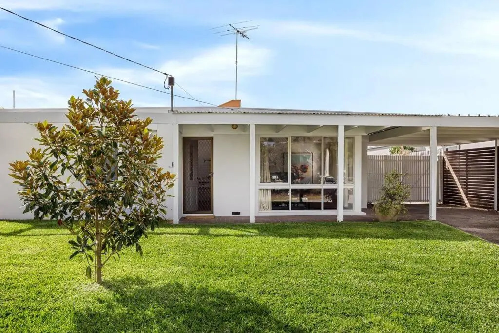 Iluka - coastal family living, only 700m to beach