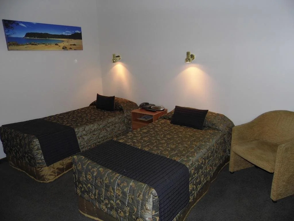 Westport Motor Hotel