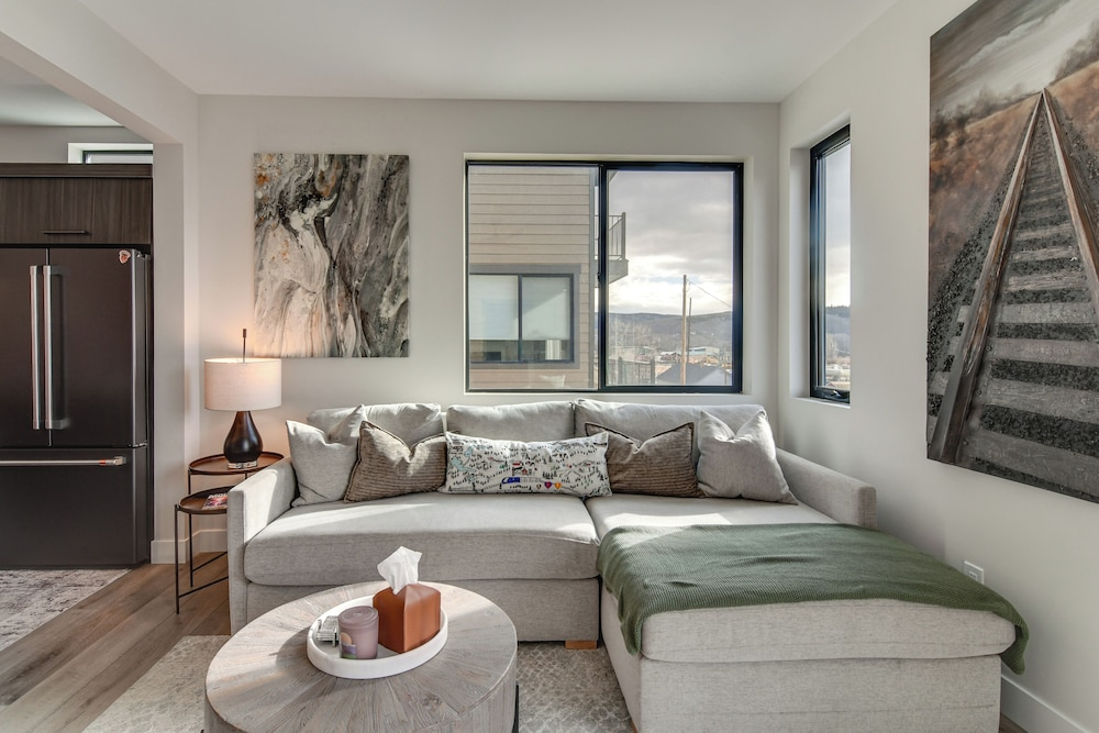 4 Mi to Granby Ranch: Gem w/ Balcony & Mtn Views!