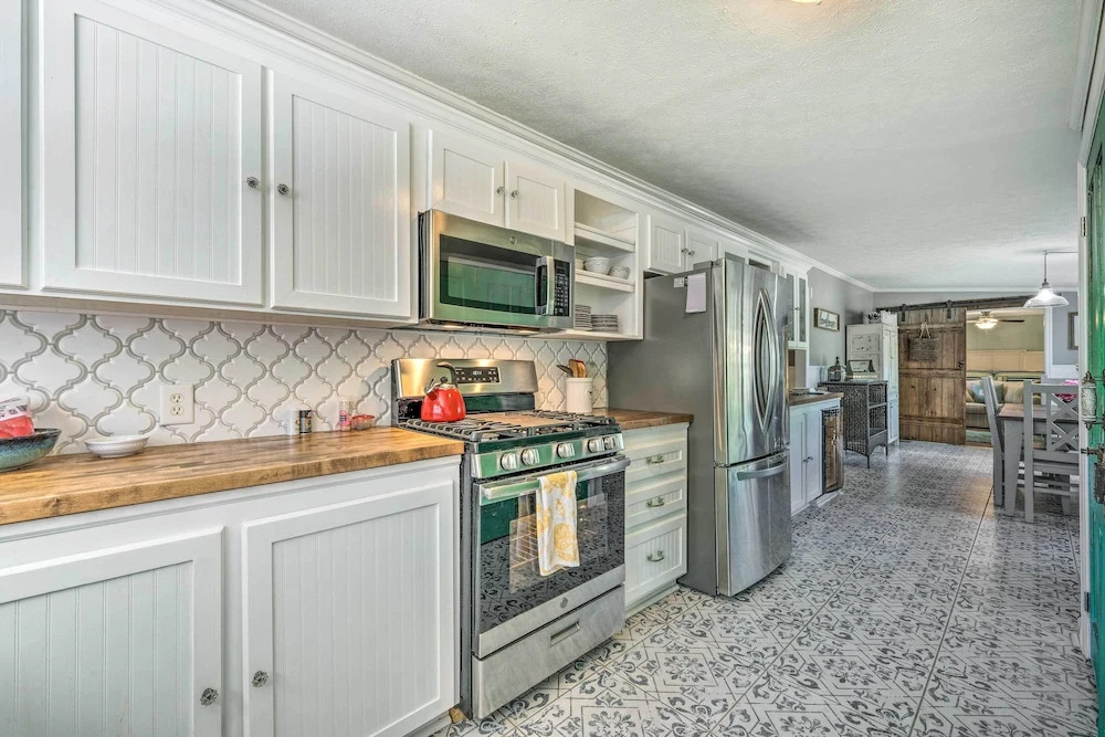 Walk to Mount Dora Historic District: Cozy Home!