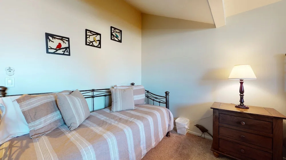 San Sierra 26 Pet-Friendly, Mountain Modern, Walk to The Village by RedAwning