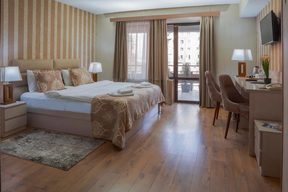 Pino Vere Palace Hotel