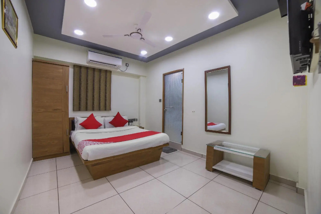 OYO 66877 Hotel VM Palace