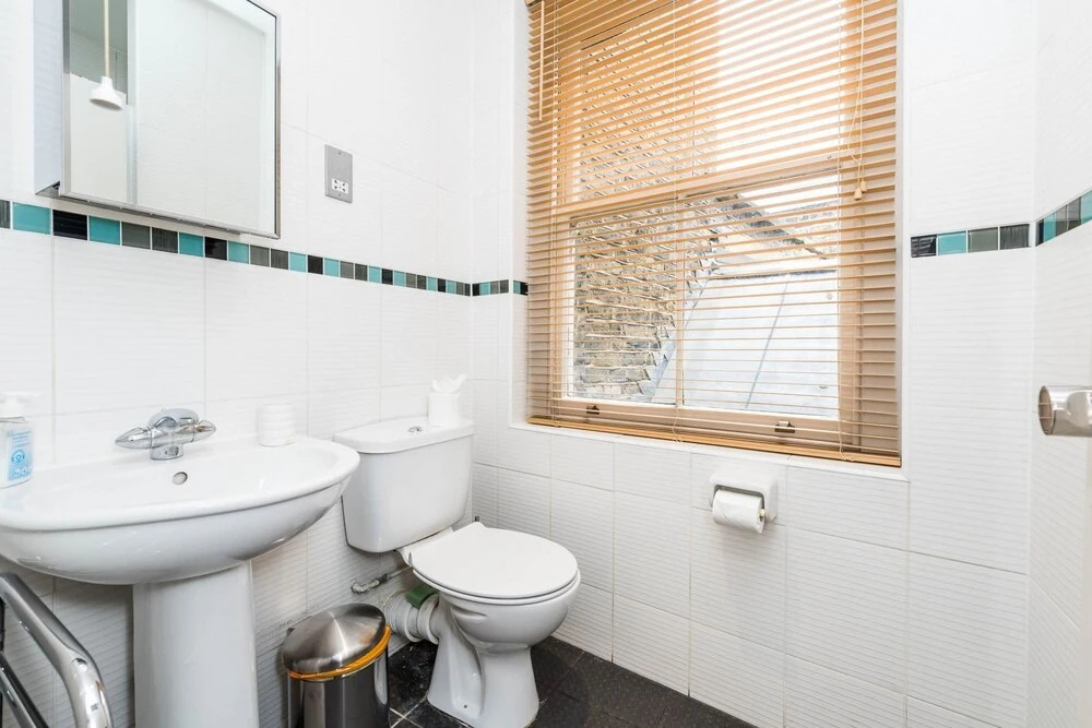 1 Bed Flat in St Paul's the Very Centre of London!