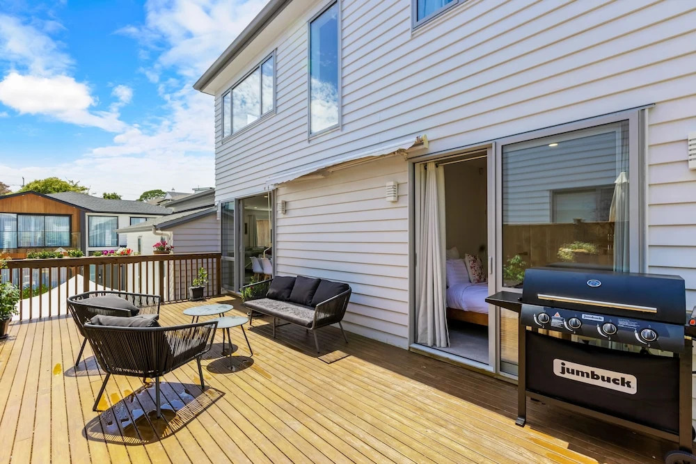 Taka Retreat near Beach with Parking and Patio
