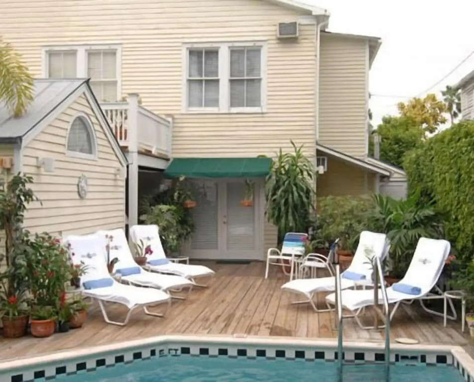 Heron House Court - Adult Only