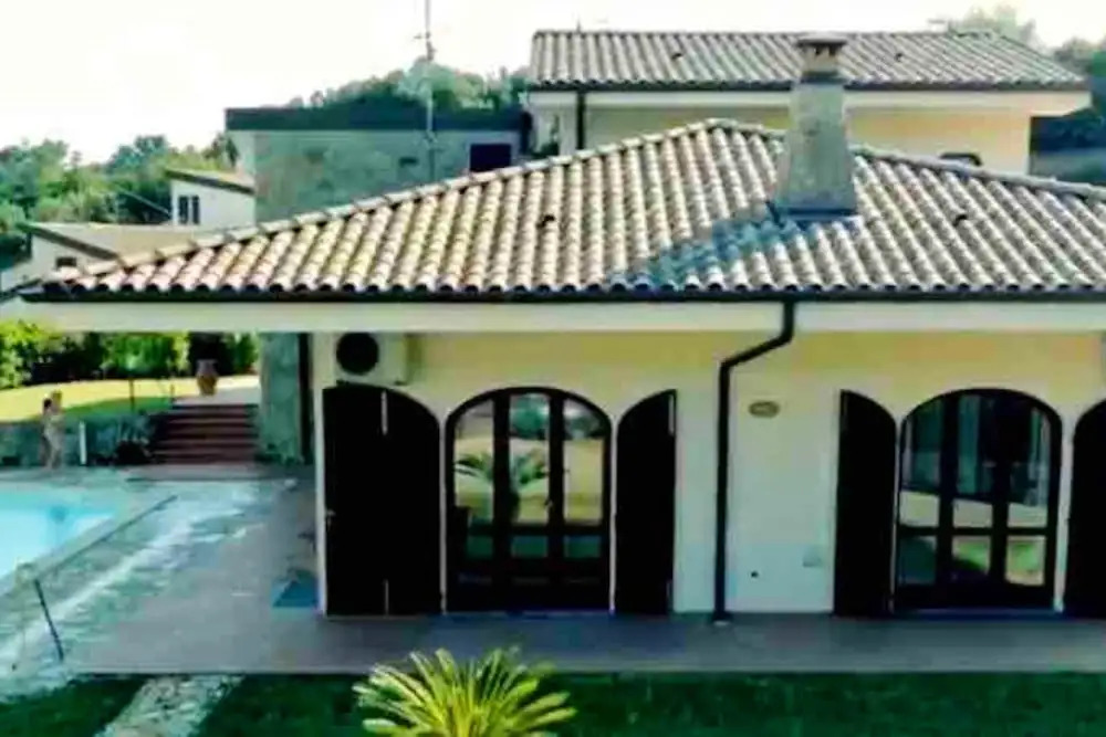 Contemporary Villa in Castellaccio with Private Pool