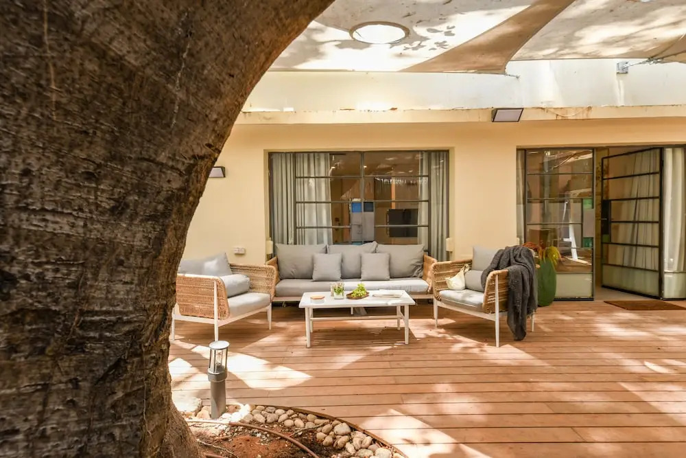 Charming 2BR Apt w a Breathtaking Patio