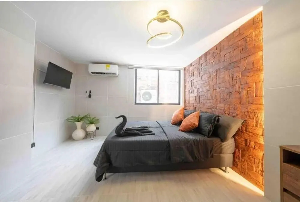 3 BR apartment 1 block from lleras park
