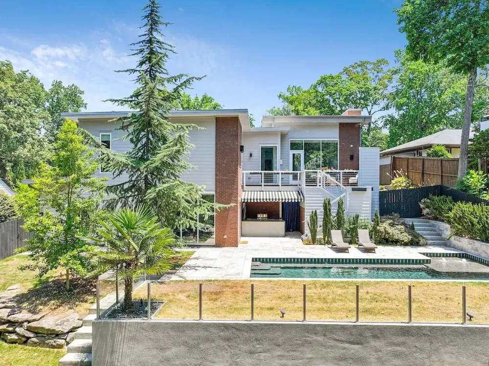 Luxe Modern 4 Bdrm 4 5bath w Private Pool Sleeps 8