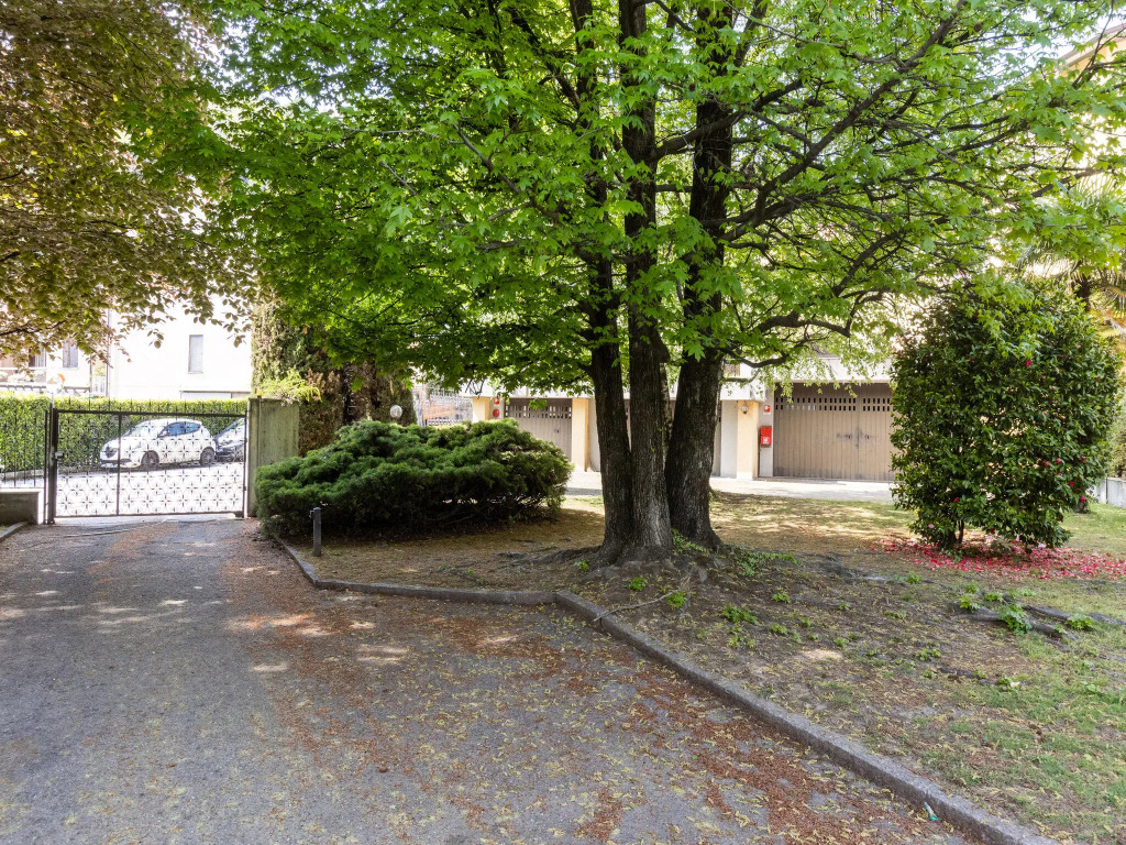 Snug apartment in Lesa with balcony