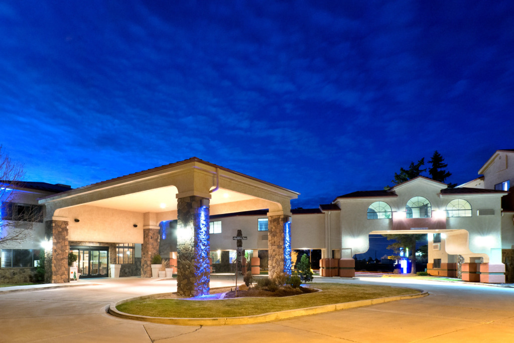 Holiday Inn Express Show Low by IHG
