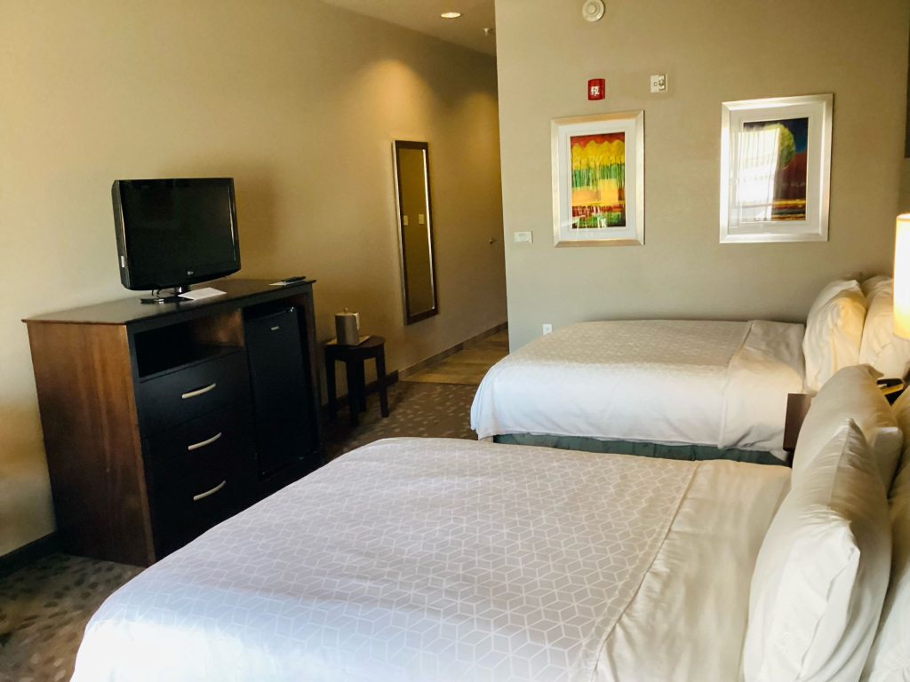 Holiday Inn Express Hotel and Suites Saint Robert by IHG