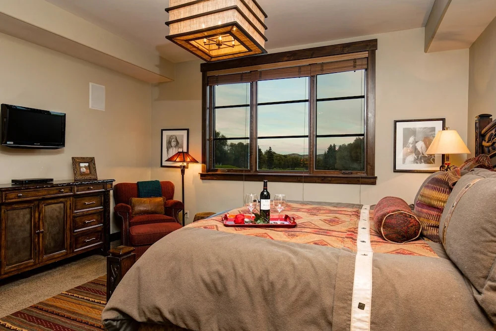Silver Star #4303- 3 Bed PH