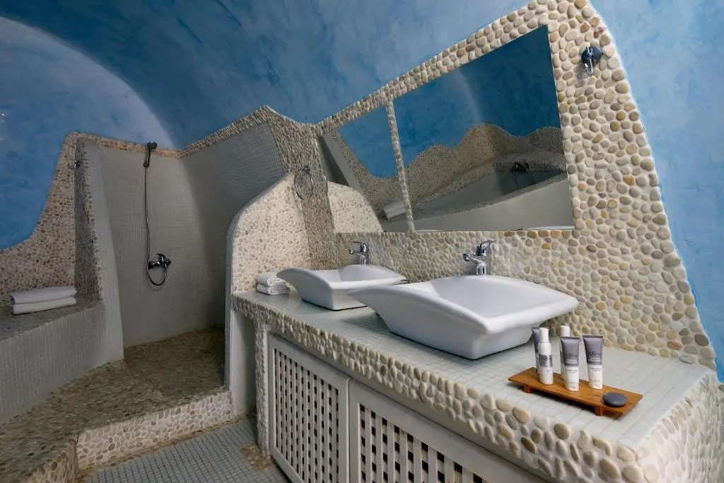 Suites of the Gods Cave Spa Hotel