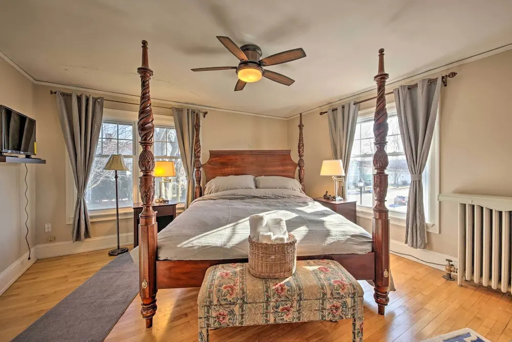 Pet-friendly Sheboygan Home, 1 Mi to Lake Michigan