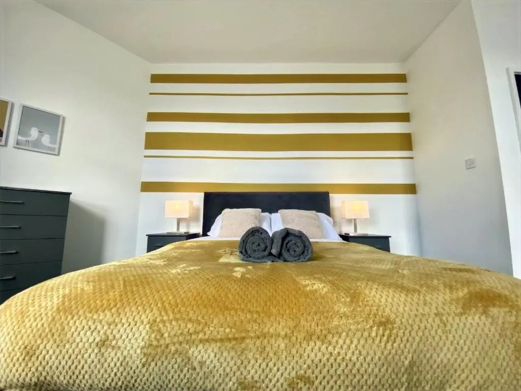 The Brook - LONG STAY OFFER - Sleeps 6 - Central House by CTO Serviced Apartments
