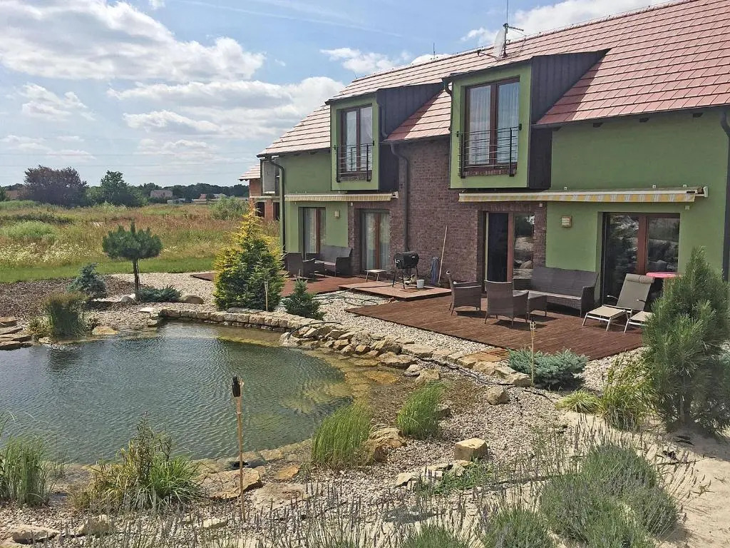 Lake View Apartments at Golf Resort Kunětická Hora, Dříteč