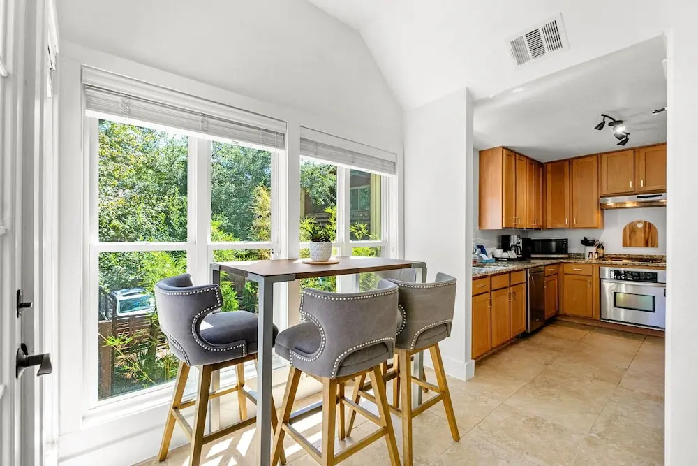Style & Serenity - Steps Away From South Congress