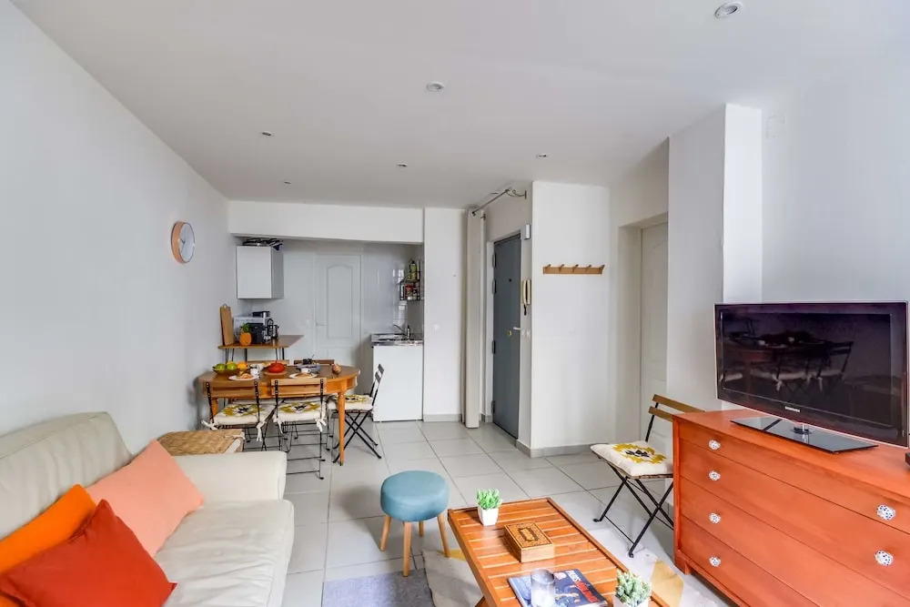 Charming Flat - 6 Mins to Gare Du Nord Metro