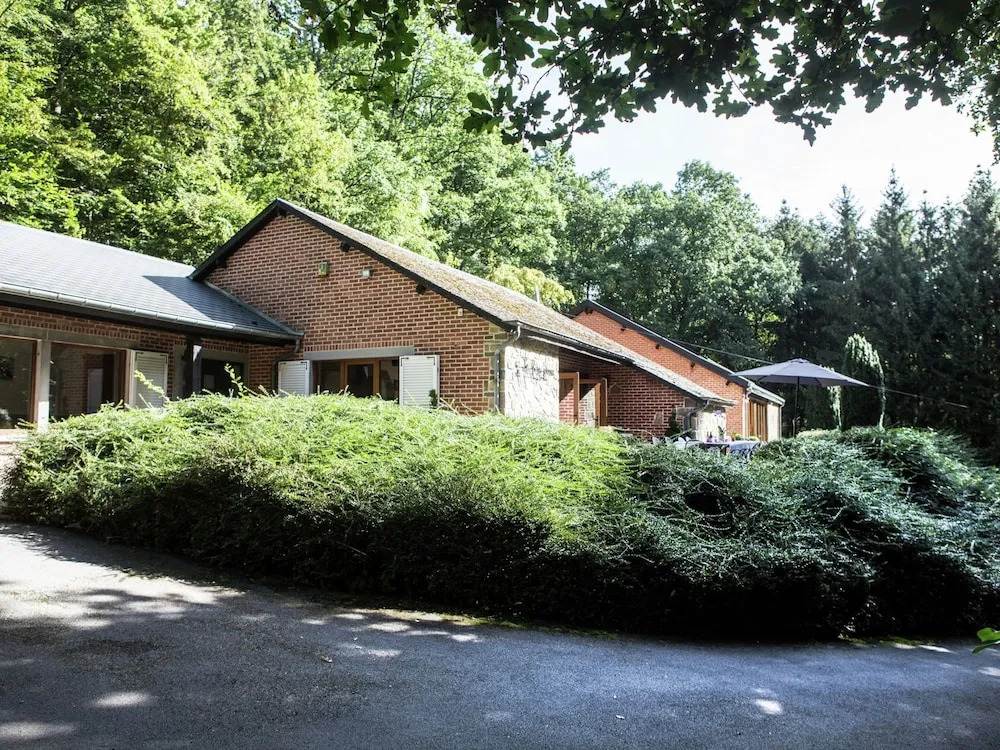 Durbuy Forest Villa With Pool