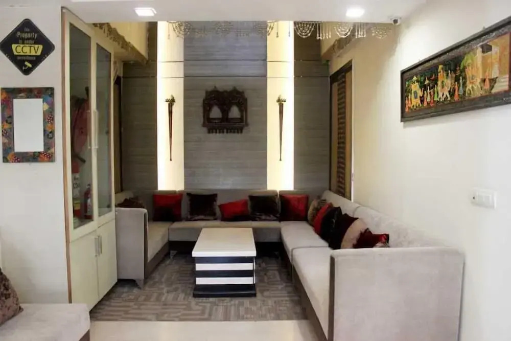 OYO 557 Hotel Lavish Inn