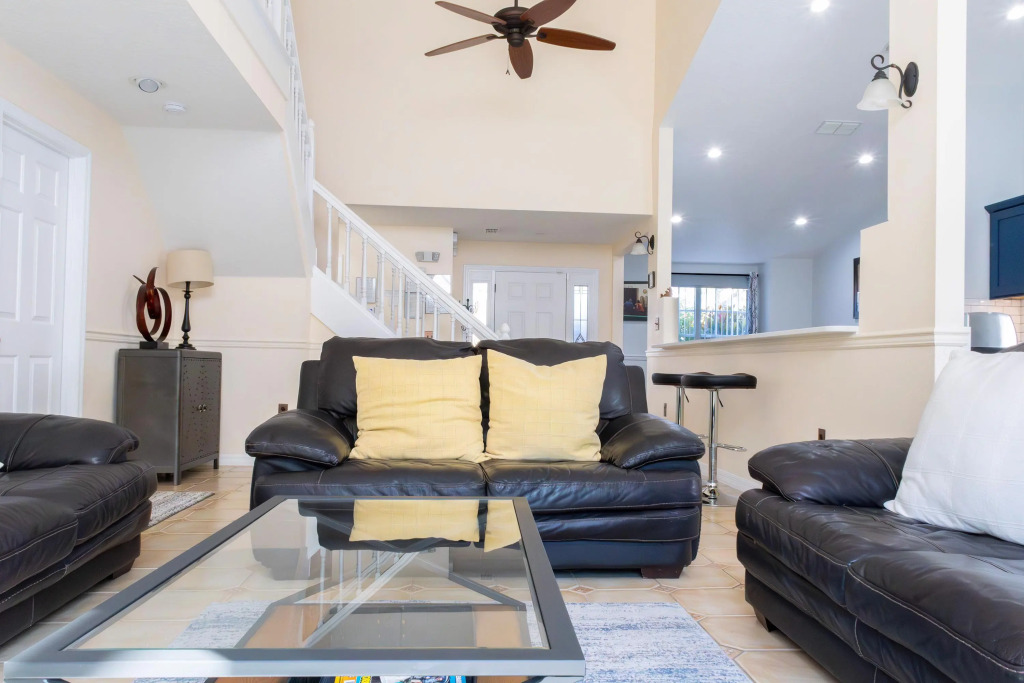 Luxurious Private Villa with Tranquil Pool, Kissimmee, US