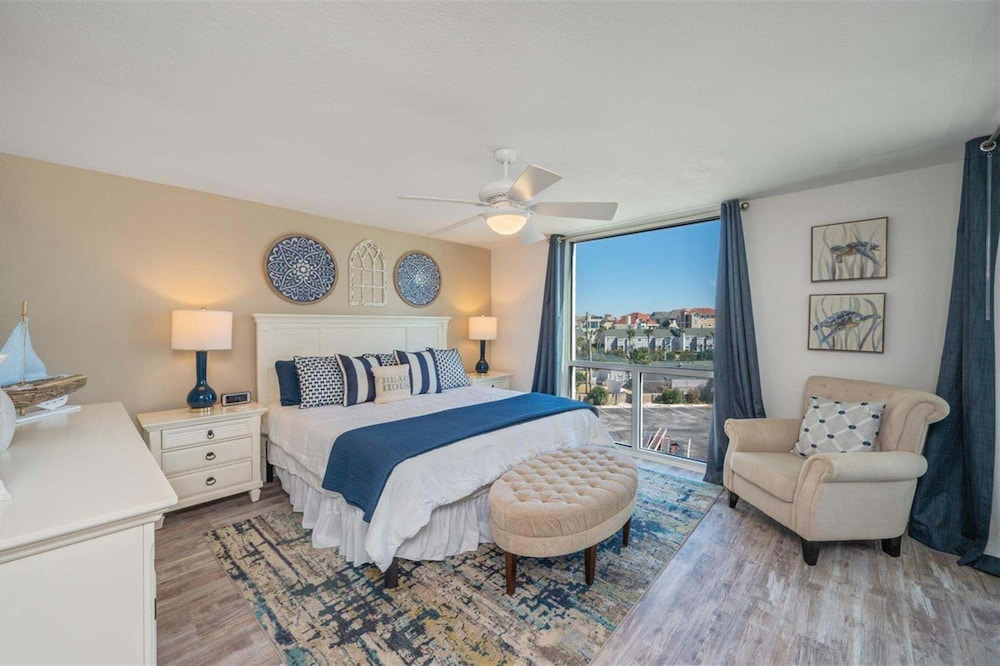 Shoreline Towers 3042 2 Bedroom Condo
