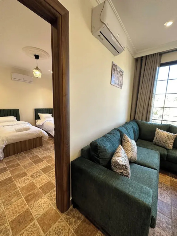12 Antica Jabal Al Lweibdeh
