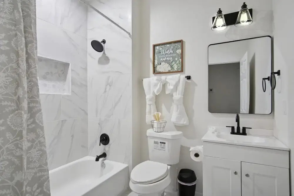 Minutes to Downtown Spacious 4BR 3BA Historic Gem