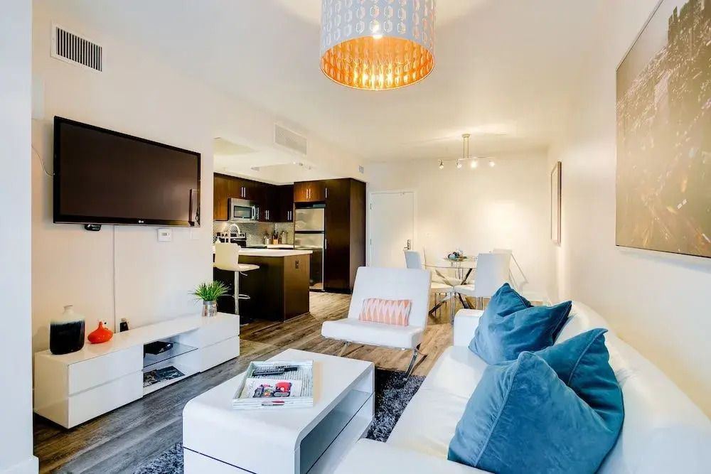 Hollywood 1