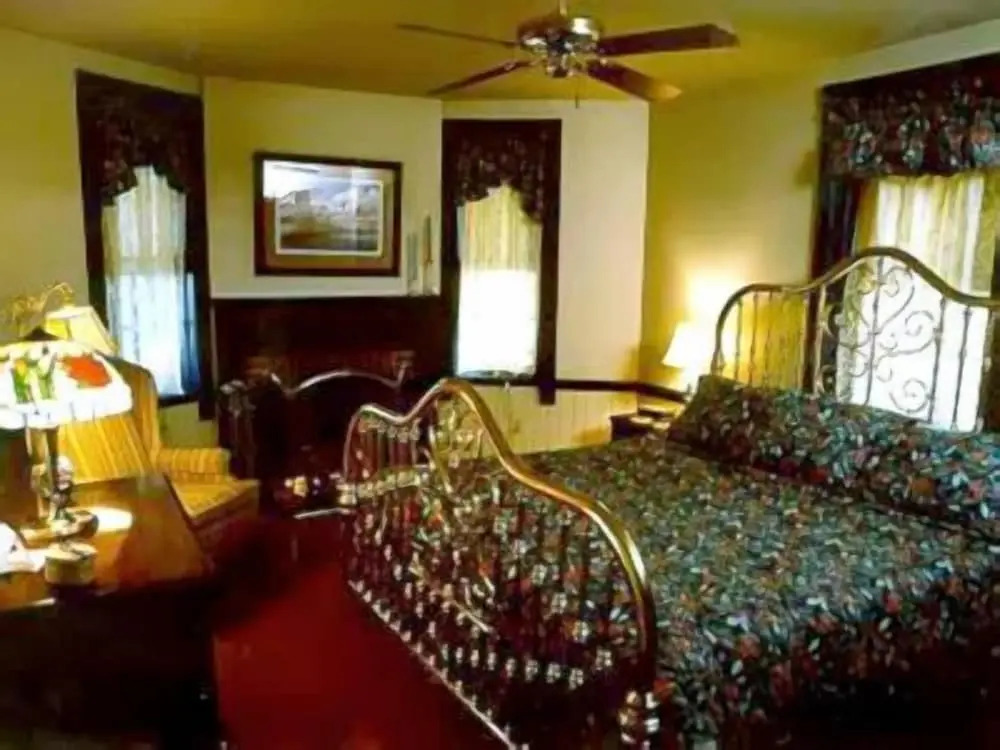 Parsonage Inn
