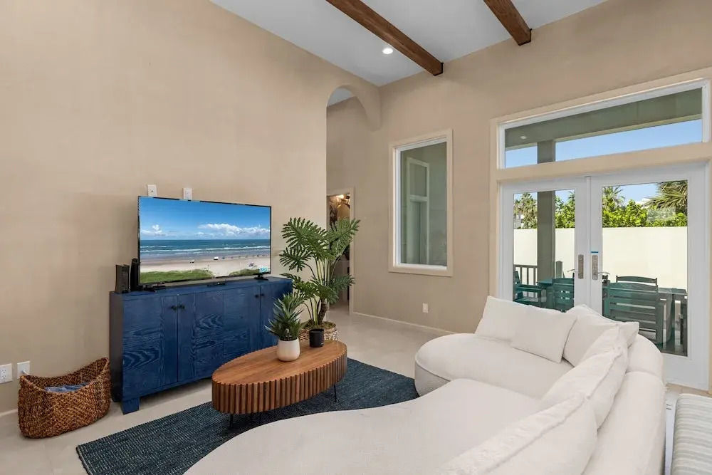 Nomad House At The Shores 3 Bedroom Home