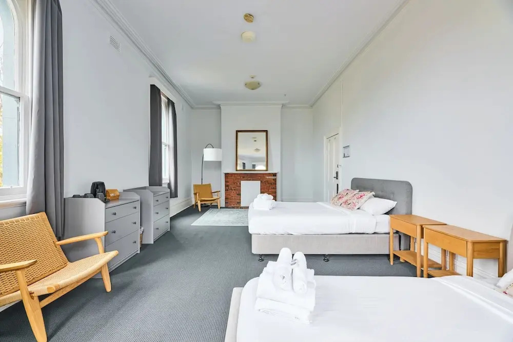 College Lawn Hotel