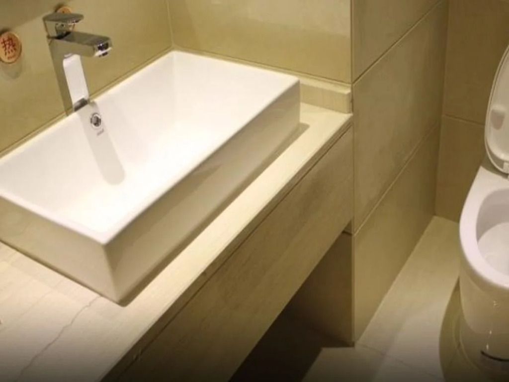 Longwei Holiday Hotel