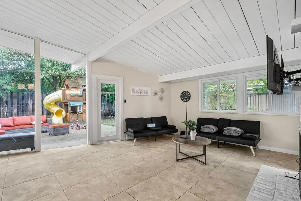 Entire 3br House With Playground