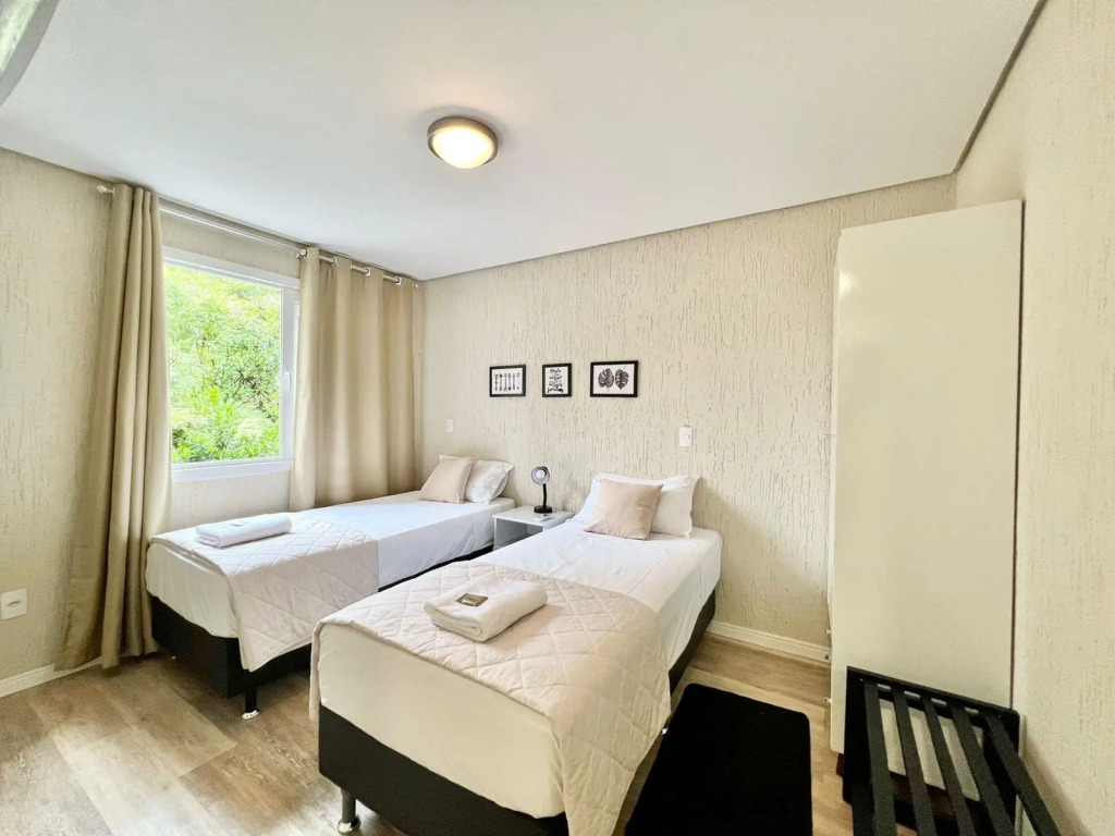 Linda Casa 2 Suítes E 2 Dormitórios Em Condomínio   10 Pessoas