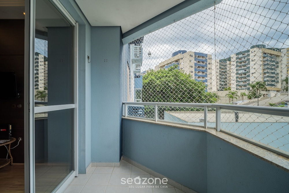 Sophisticated Apartments Just Minutes From Lagoa da Conceicao and Praia Mole Elts