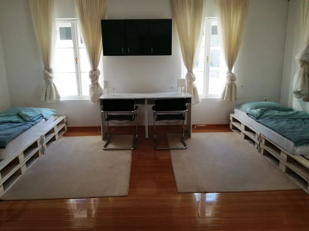 Rooms 4 Rivers