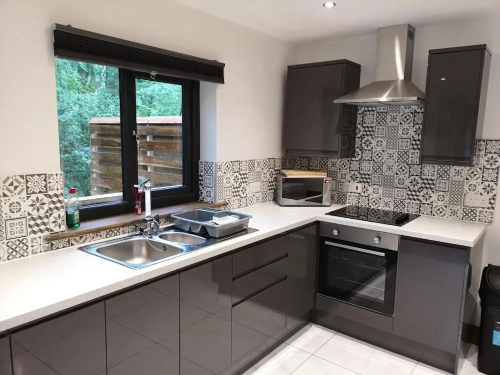 BlueStone-Hot Tub-Woodlandlodges-Pembrokeshire-Tenby