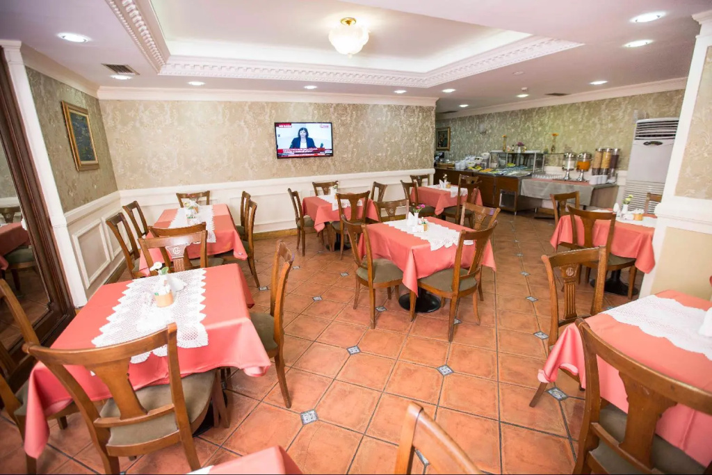 Golden Crown Hotel