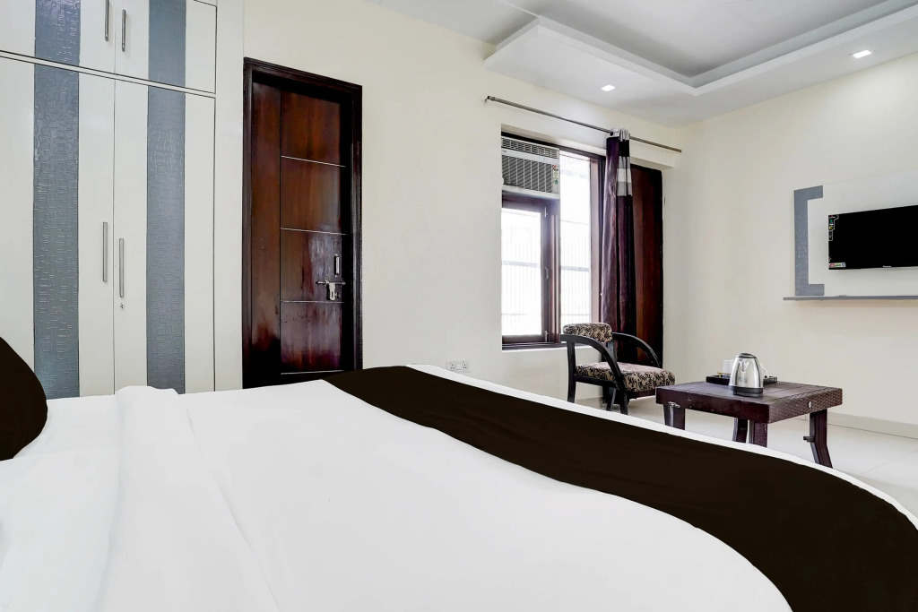 Super Collection O Sector 70 Noida