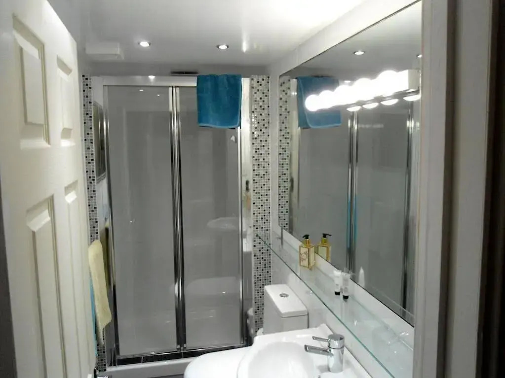 Tourian Lounge Hotel