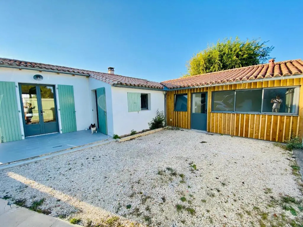 Maison familiale, à 100 mètres plage.
