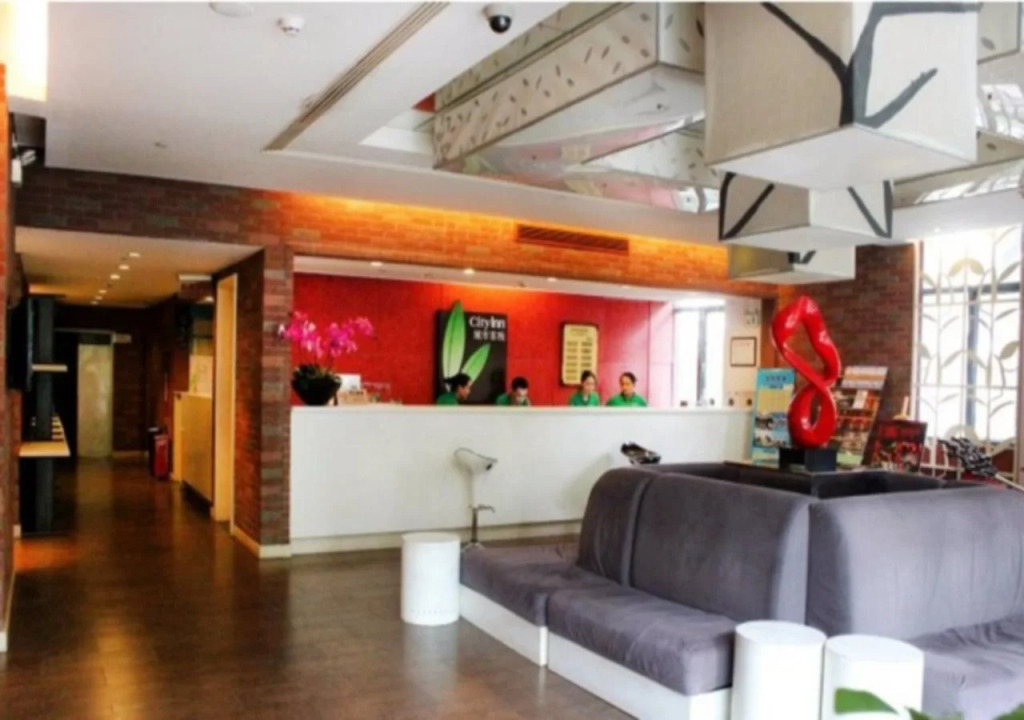 City Inn OCT Loft Branch